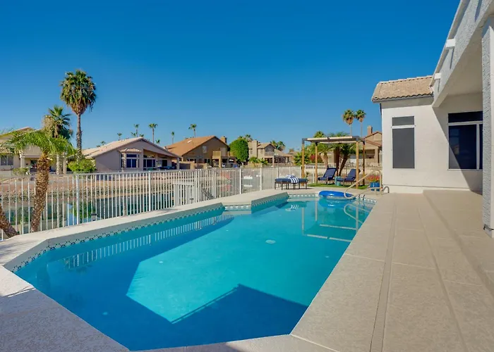 Pool + Lakefront: Upscale Getaway Dom wakacyjny *
