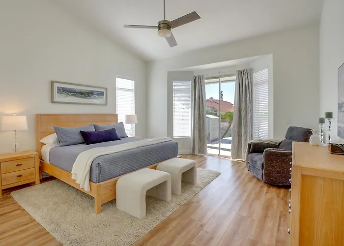 Pool + Lakefront: Upscale Getaway Dom wakacyjny Glendale