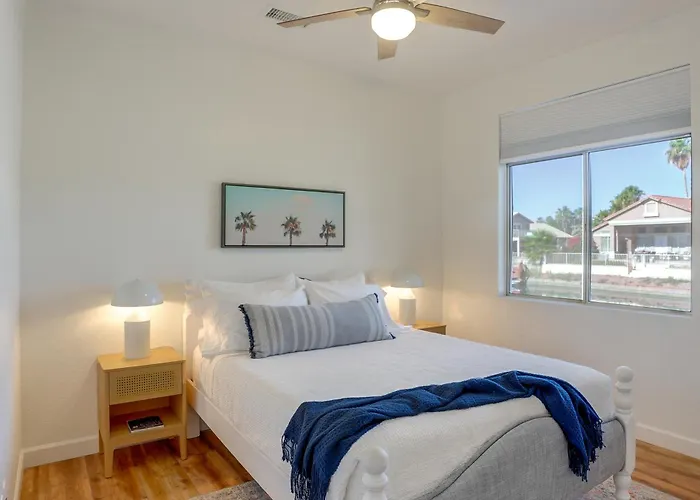Pool + Lakefront: Upscale Getaway Dom wakacyjny *