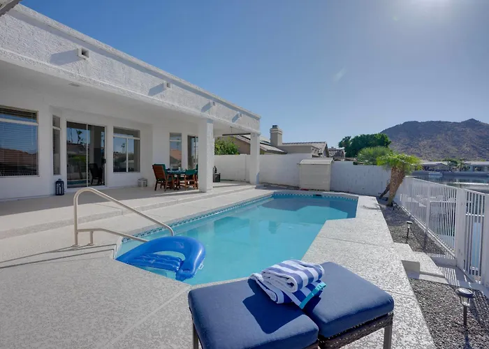 Pool + Lakefront: Upscale Getaway Dom wakacyjny *