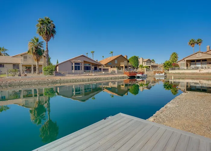 Pool + Lakefront: Upscale Getaway Glendale